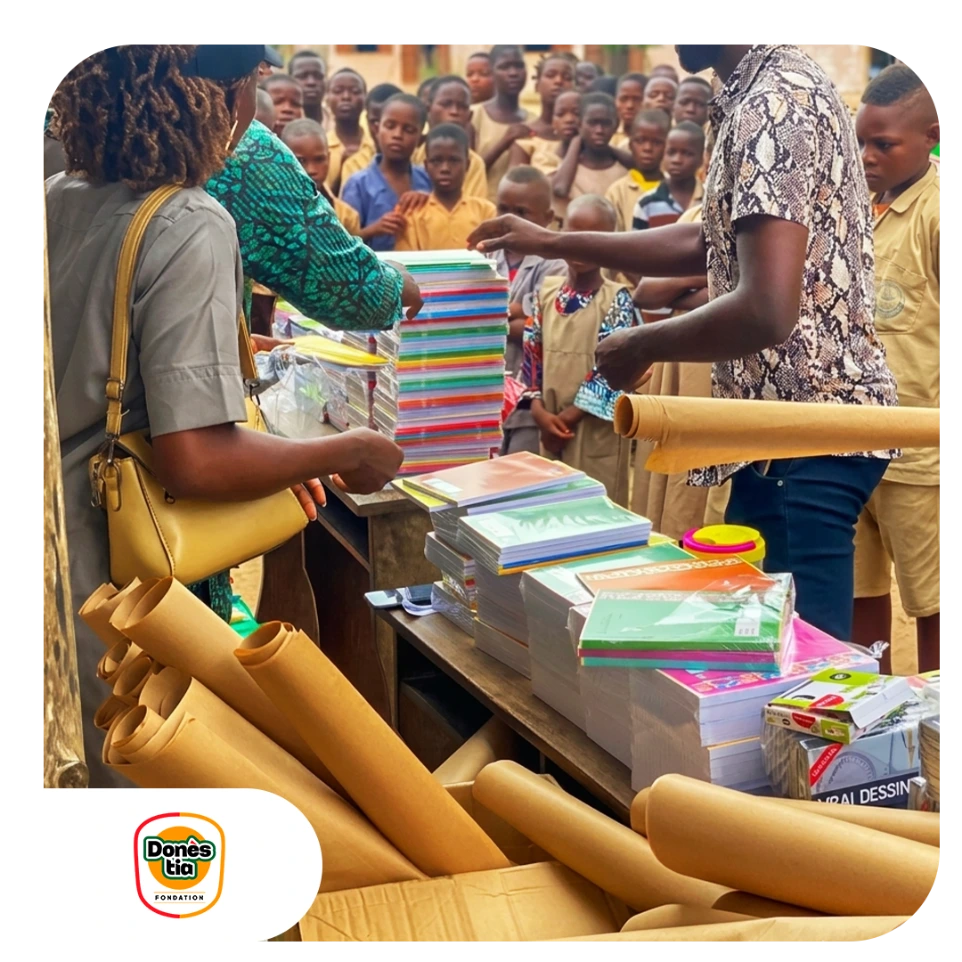Partage des fournitures scolaires  aux enfants