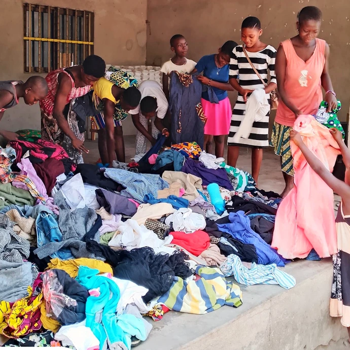 Distribution de vêtements